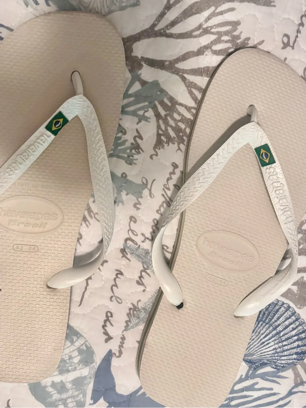 Havaianas Men's Slim Flip-Flops in White with Brazilian Flag Detail
